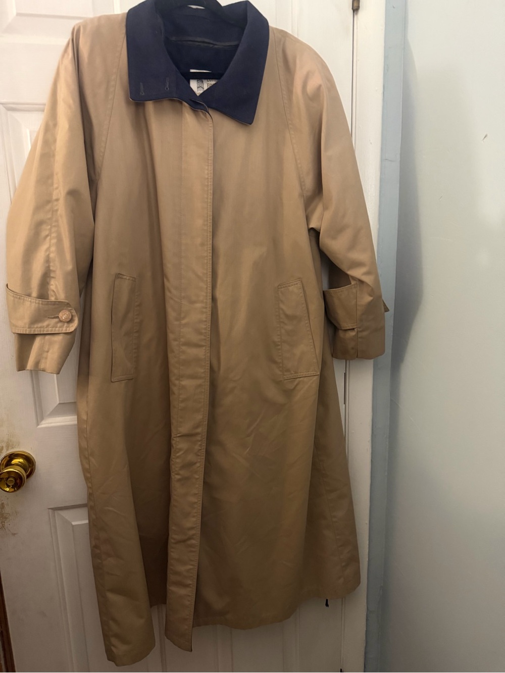 Vintage London Fog Maincoats Trench Coat Tan Navy Zip Out Liner Size 8 USA